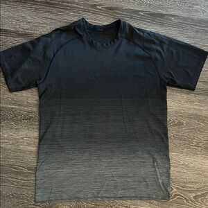 lululemon athletica Men's Black and Gray Tee